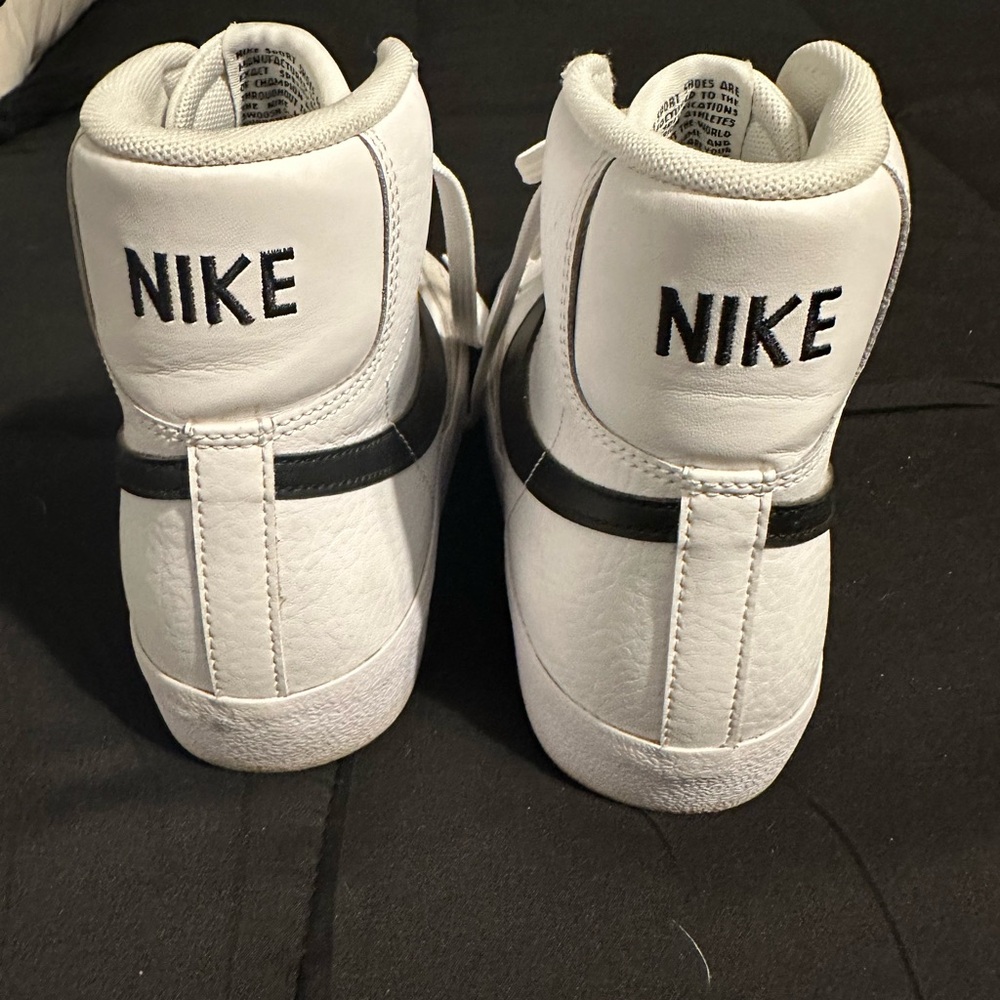 Nike - Picture 2 of 5